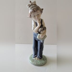 LLADRO NAO "HUSH NOW" #1069 MINT CONDITION